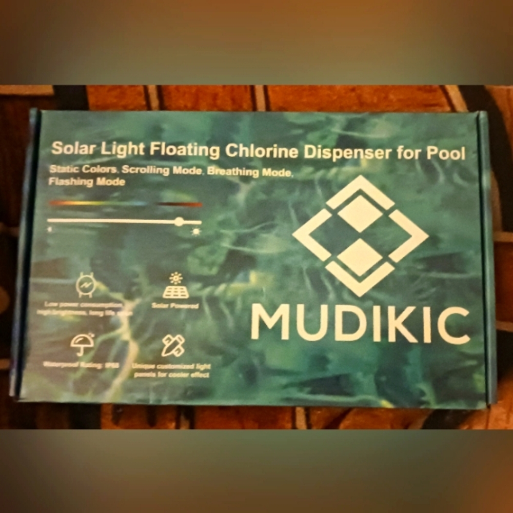 Floating light Chlorine dispenser for pool